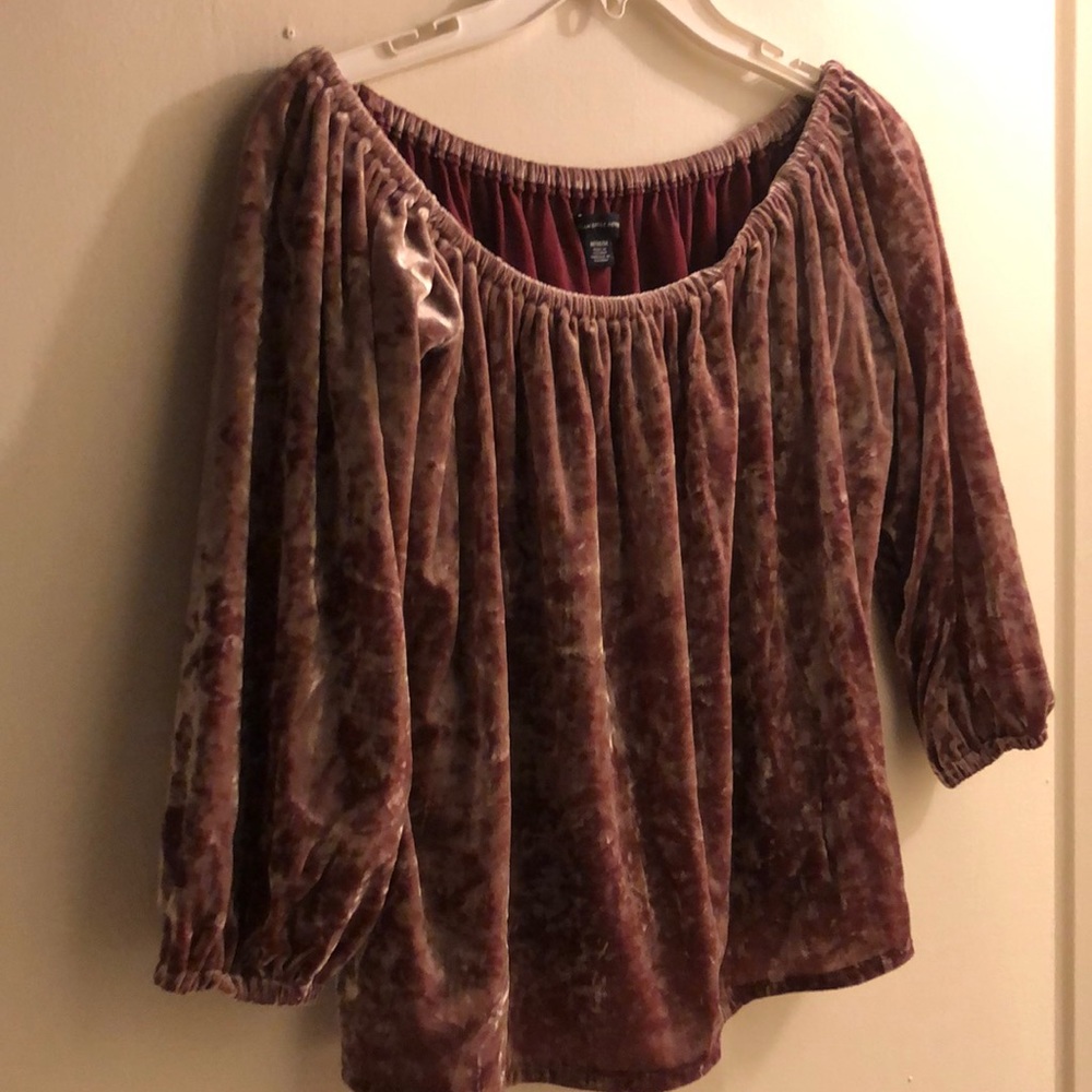 American Eagle crushed velvet top in blush pink 😍